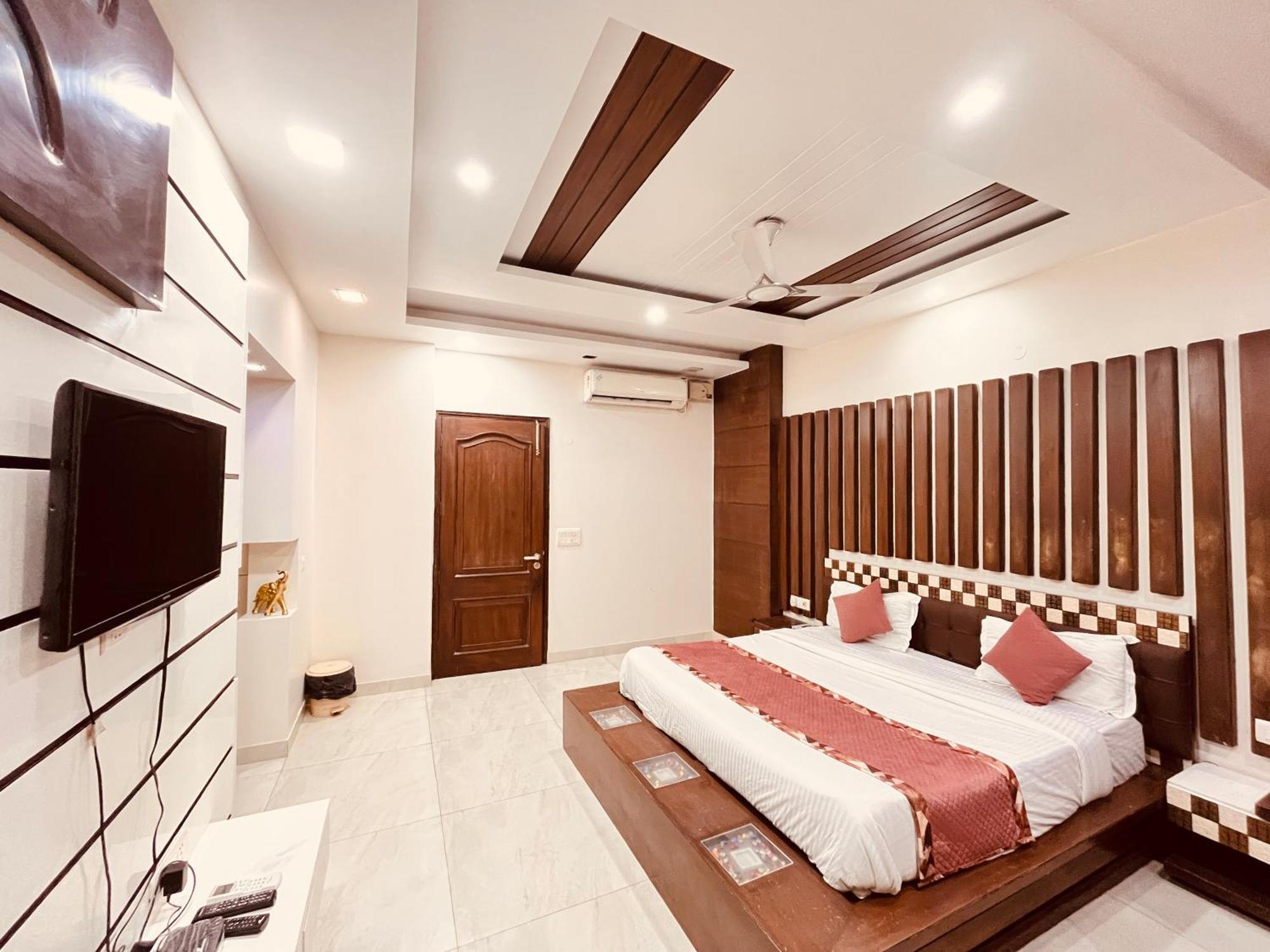 South Inn - Green Park Near Hauz Khas South Delhi 뉴델리 외부 사진